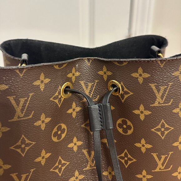 LOUIS VUITTON NeoNoe MM in Black - Picture 4 of 16